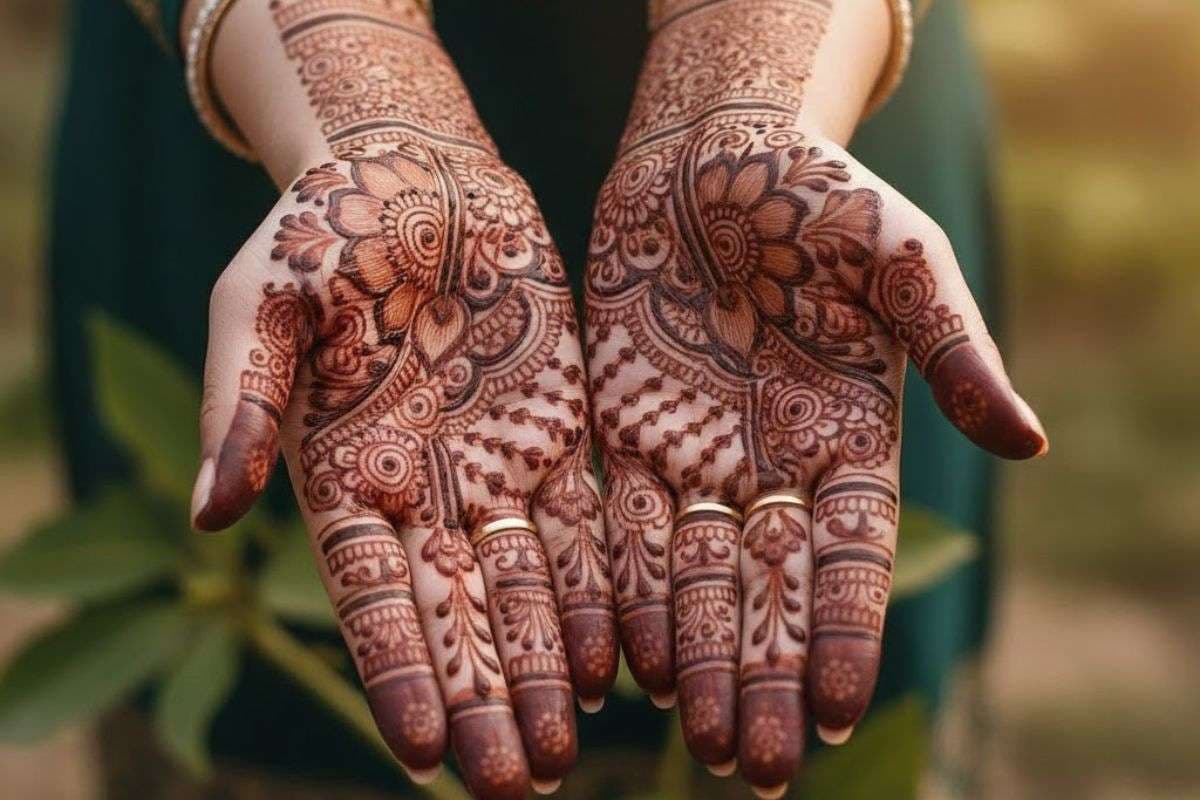 Front Hand Heavy Look Mehndi Design