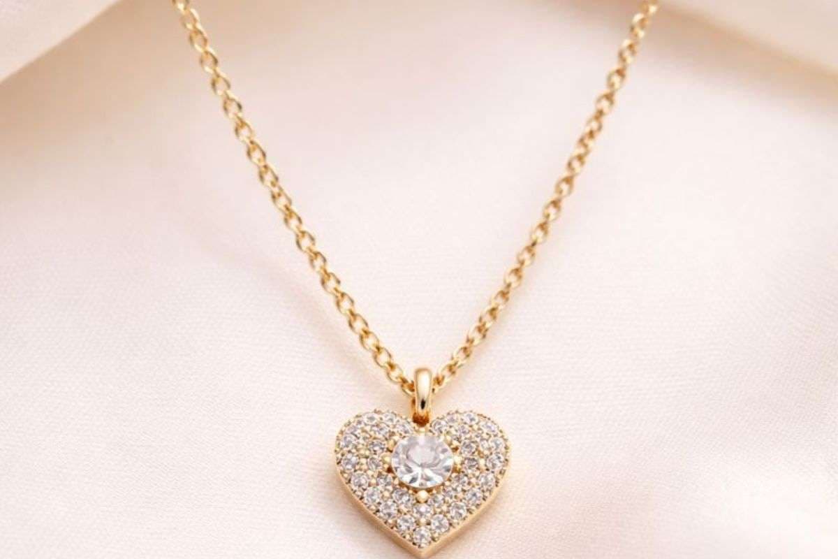 Golden chain with pendant