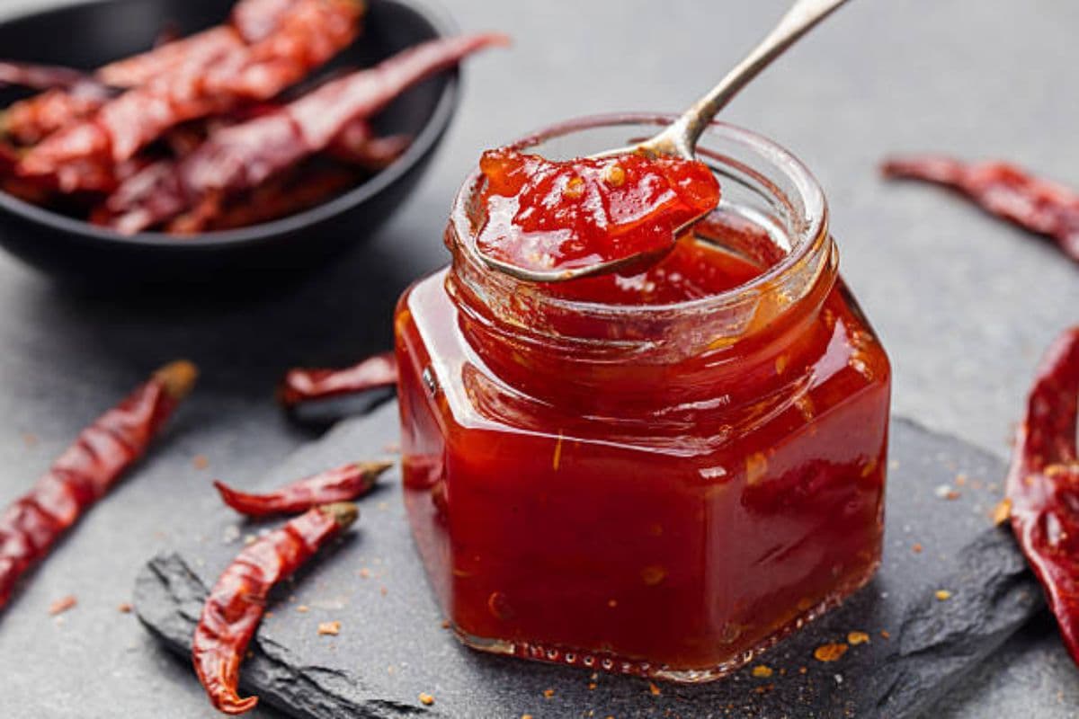 Chilli Jam Recipe: घर पर ऐसे बनाएं स्वाद से भरपूर चटपटा मिर्च का जैम, नोट करें सिंपल रेसिपी