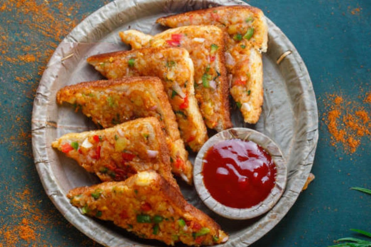 Lazy Aloo Toast Recipe: सुबह की जल्दबाजी में मिनटों में बनाएं लेजी आलू टोस्ट, नोट करें रेसिपी