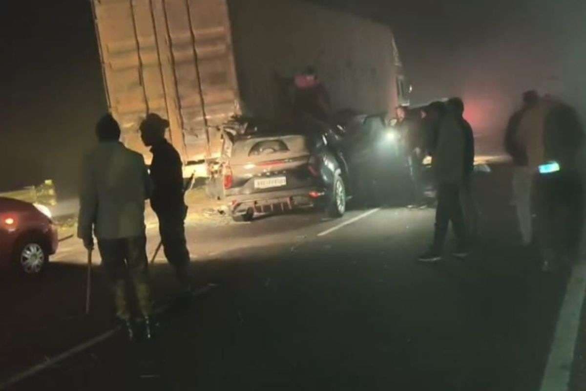 बख्तियारपुर-मोकामा फोरलेन पर दर्दनाक हादसा, पिता-बेटी की मौत, कंटेनर का फटा टायर, गैस कटर से काटकर निकाली बॉडी