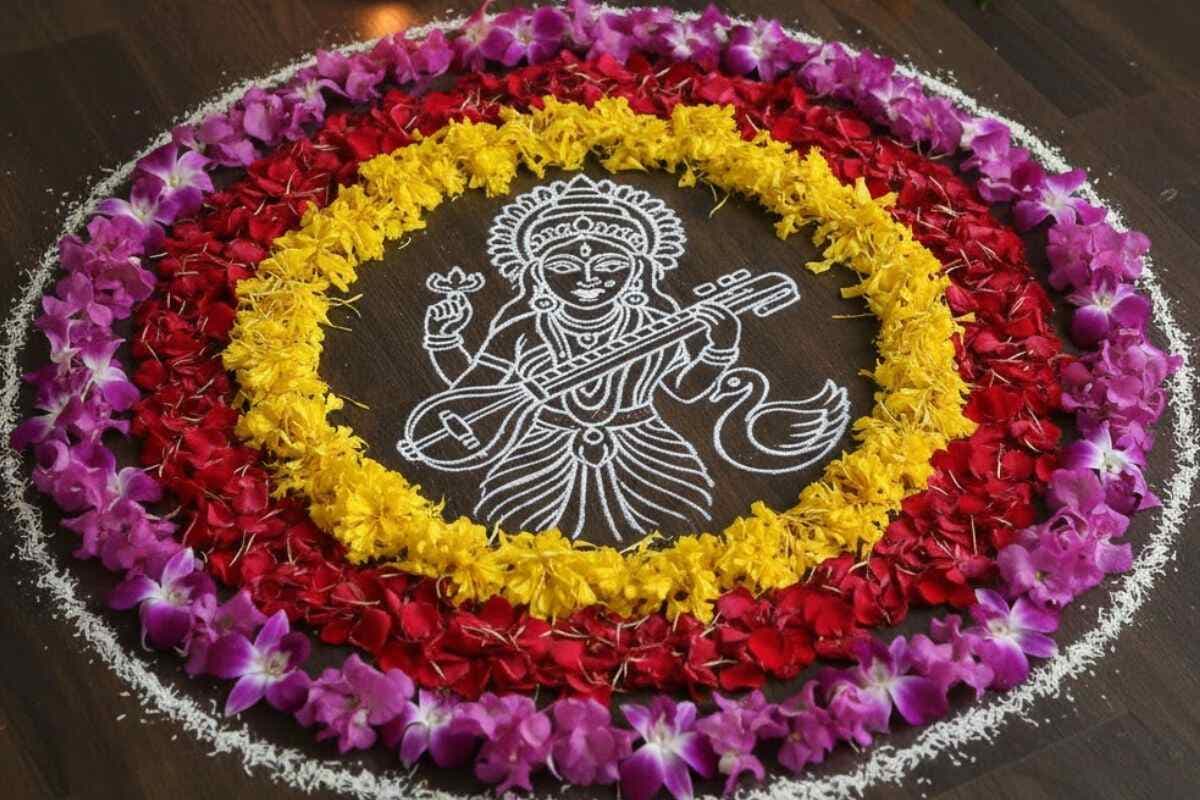Simple Rangoli Design For Saraswati Puja: कम समय में बनाएं सरस्वती पूजा स्पेशल सिंपल रंगोली डिजाइन, बनने के बाद दिखेगा खूबसूरत