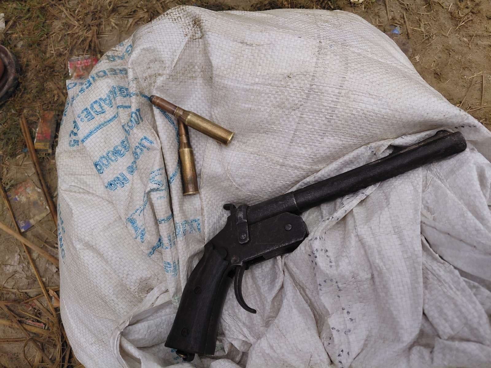 अवैध हथियार व देसी शराब के साथ दो नाबालिग गिरफ्तार