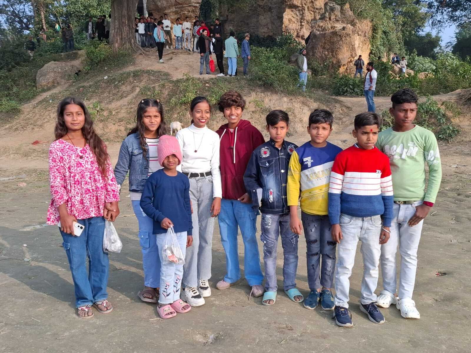 मनिहारी में पिकनिक के लिए उमड़ी लोगों की भीड़