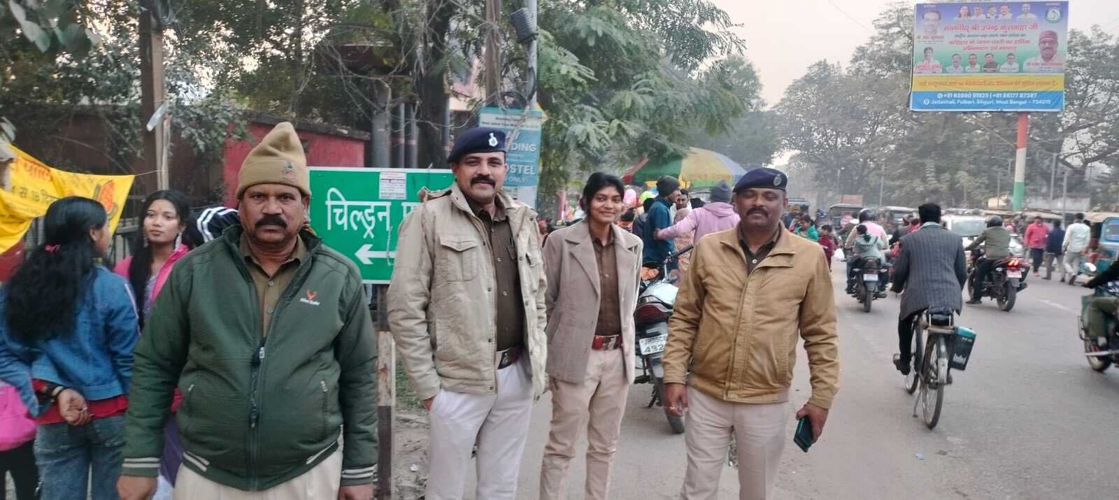 धार्मिक स्थलों से लेकर मुख्य चौराहों पर पुलिस रही तैनात