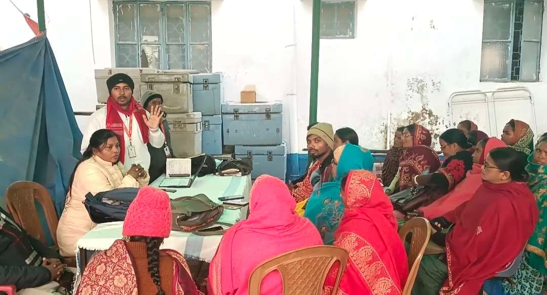 आशा को मोबाइल ऐप के उपयोग की दी जानकारी