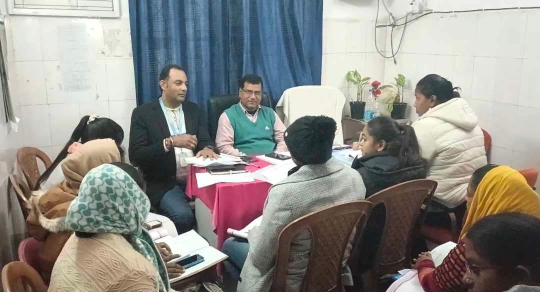 एएनम व स्वास्थ्य कर्मियों की हुई बैठक, नियमित टीकाकरण अभियान पर चर्चा