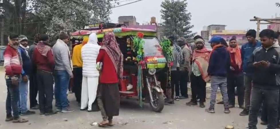 टोटो-बाइक की टक्कर में दो घायल