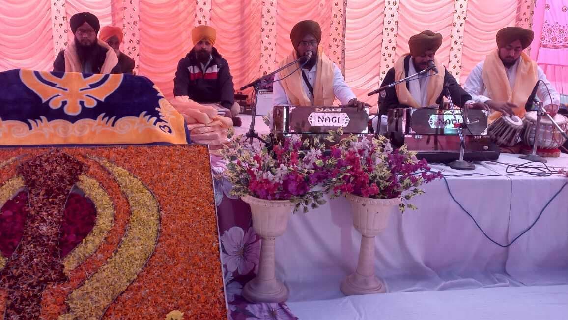 संगतों को गुरु की जीवनी व शहादत से गुरु रूप साध संगतों को आत्मसात किया