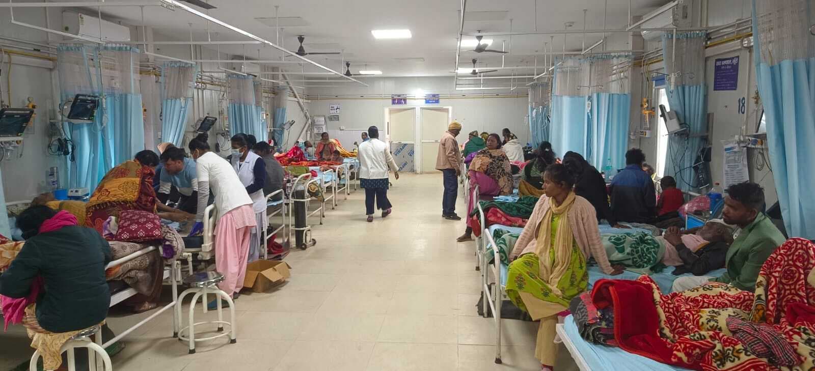 ठंड बढ़ने से बढ़े मरीज, सदर अस्पताल के सभी बेड फुल