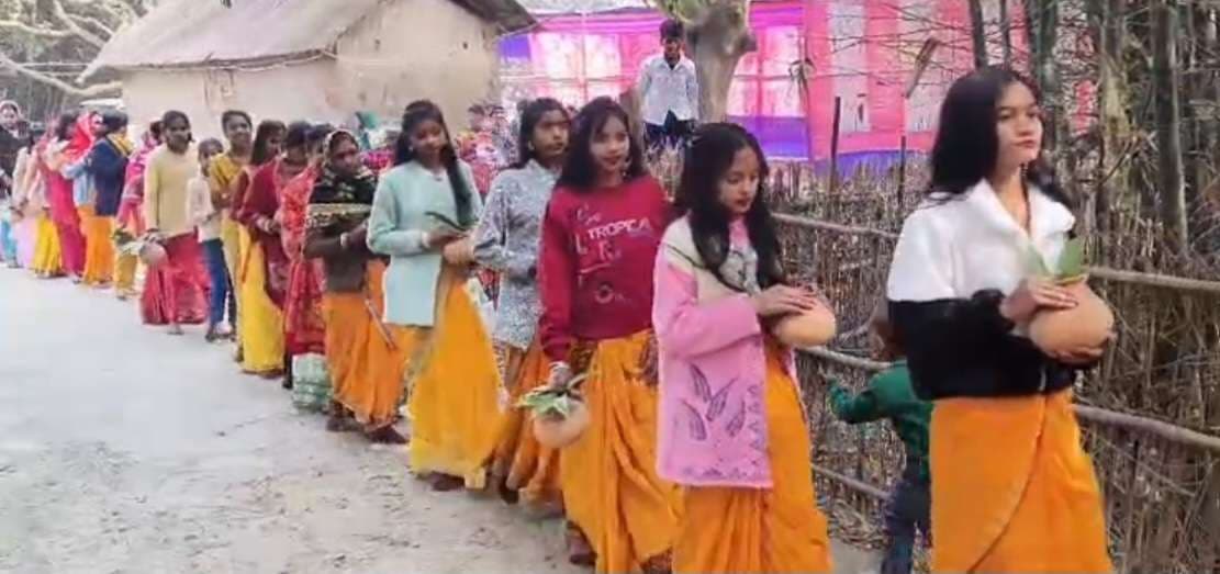 सात दिवसीय श्रीमद् भागवत कथा को लेकर निकाली गयी कलश यात्रा