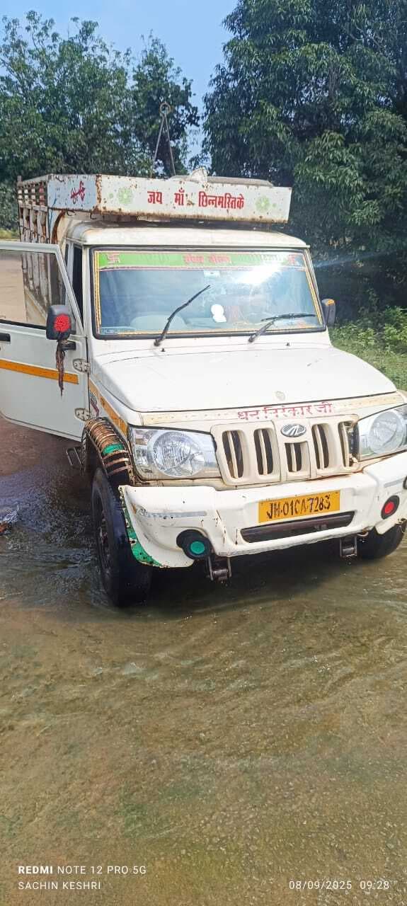 घर से पिकअप वैन की चोरी