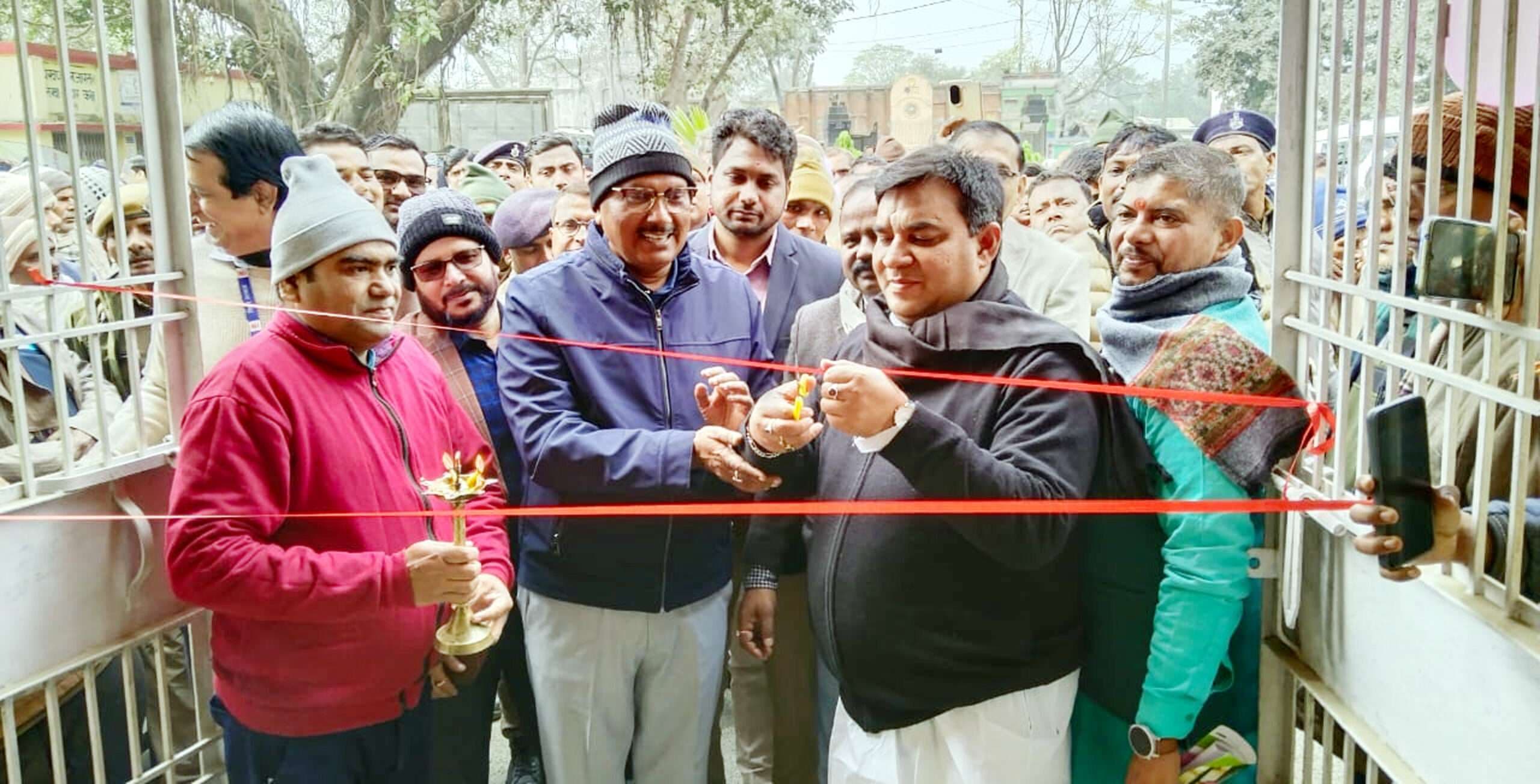 प्रशासन जनता के द्वार कार्यक्रम में उमड़ी हजारों की भीड़, 268 आवेदनों में से नौ का हुआ ऑन द स्पॉट निबटारा