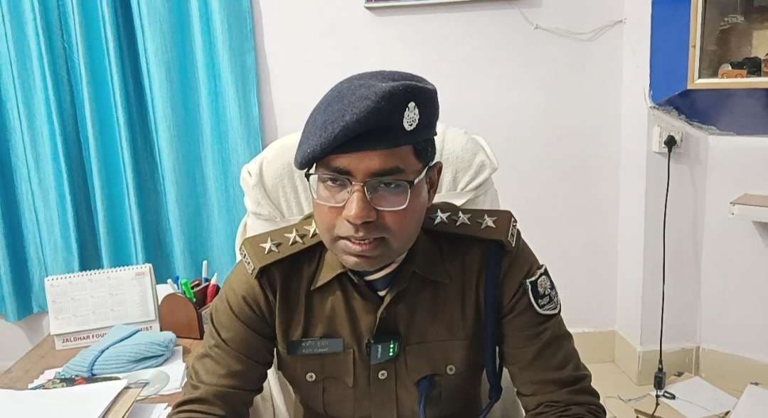 लूटी गयी बाइक, मोबाइल व कट्टा के साथ दो अभियुक्त गिरफ्तार