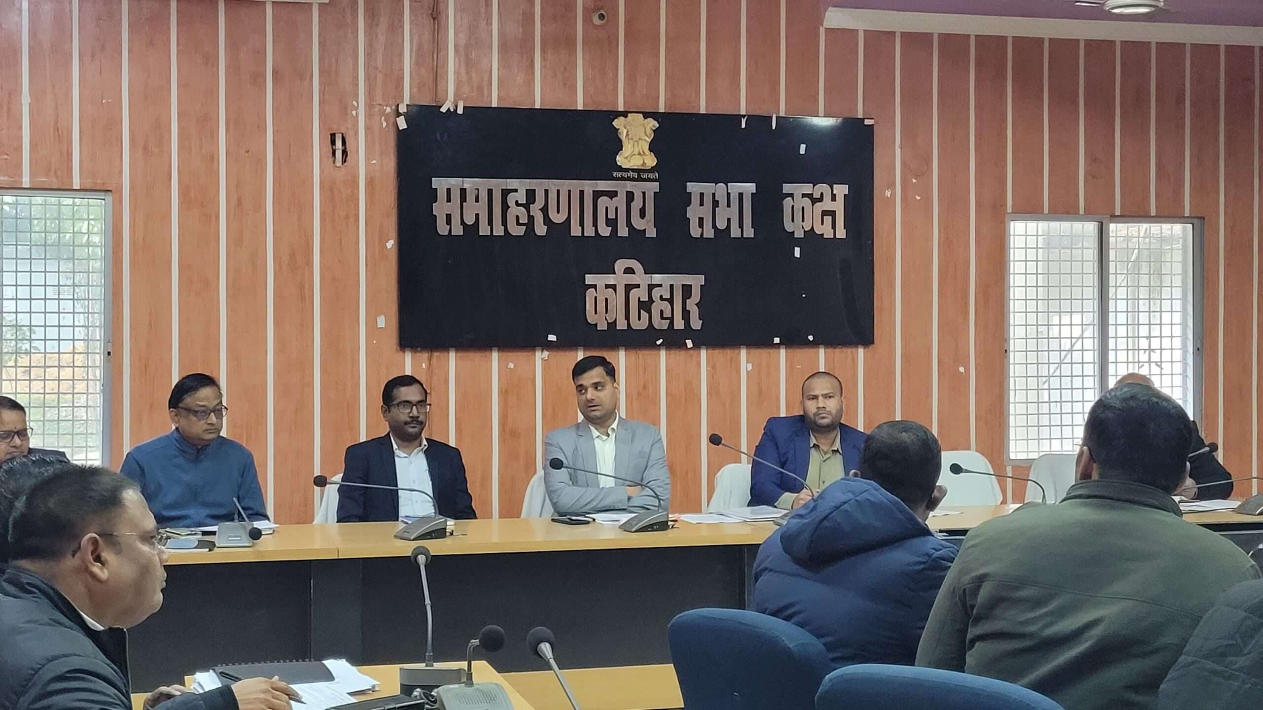 प्रगति यात्रा में घोषित योजनाओं के क्रियान्वयन में तेजी लायें: डीएम