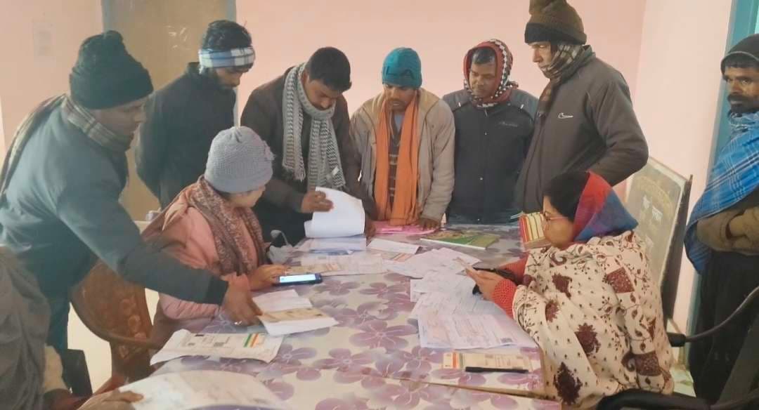 हसनगंज किसान भवन में फार्मर रजिस्ट्री व ई-केवाईसी को शिविर लगा