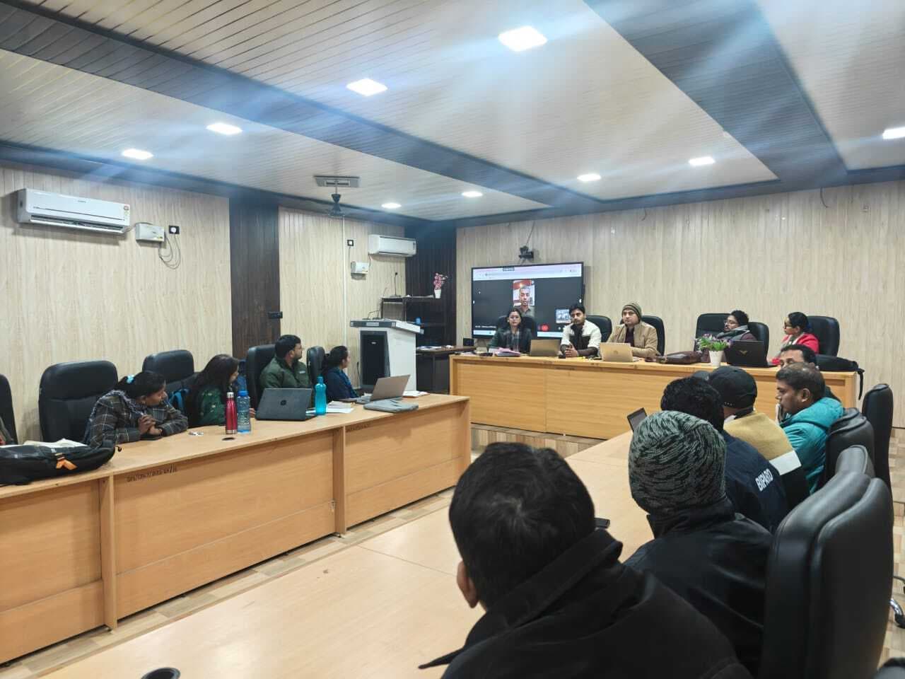 सुरक्षित व भयमुक्त कार्य वातावरण उपलब्ध कराना संस्थान की सर्वोच्च प्राथमिकताः प्रो मिथुन