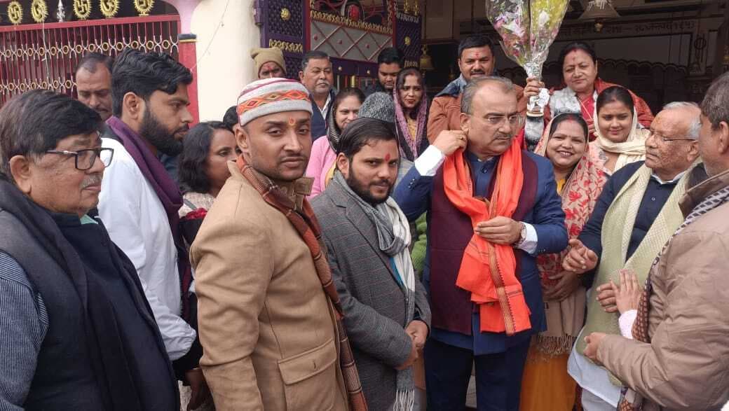 उप स्वास्थ्य केंद्र निर्माण में विलंब, स्वास्थ्य मंत्री से मिले मुखिया