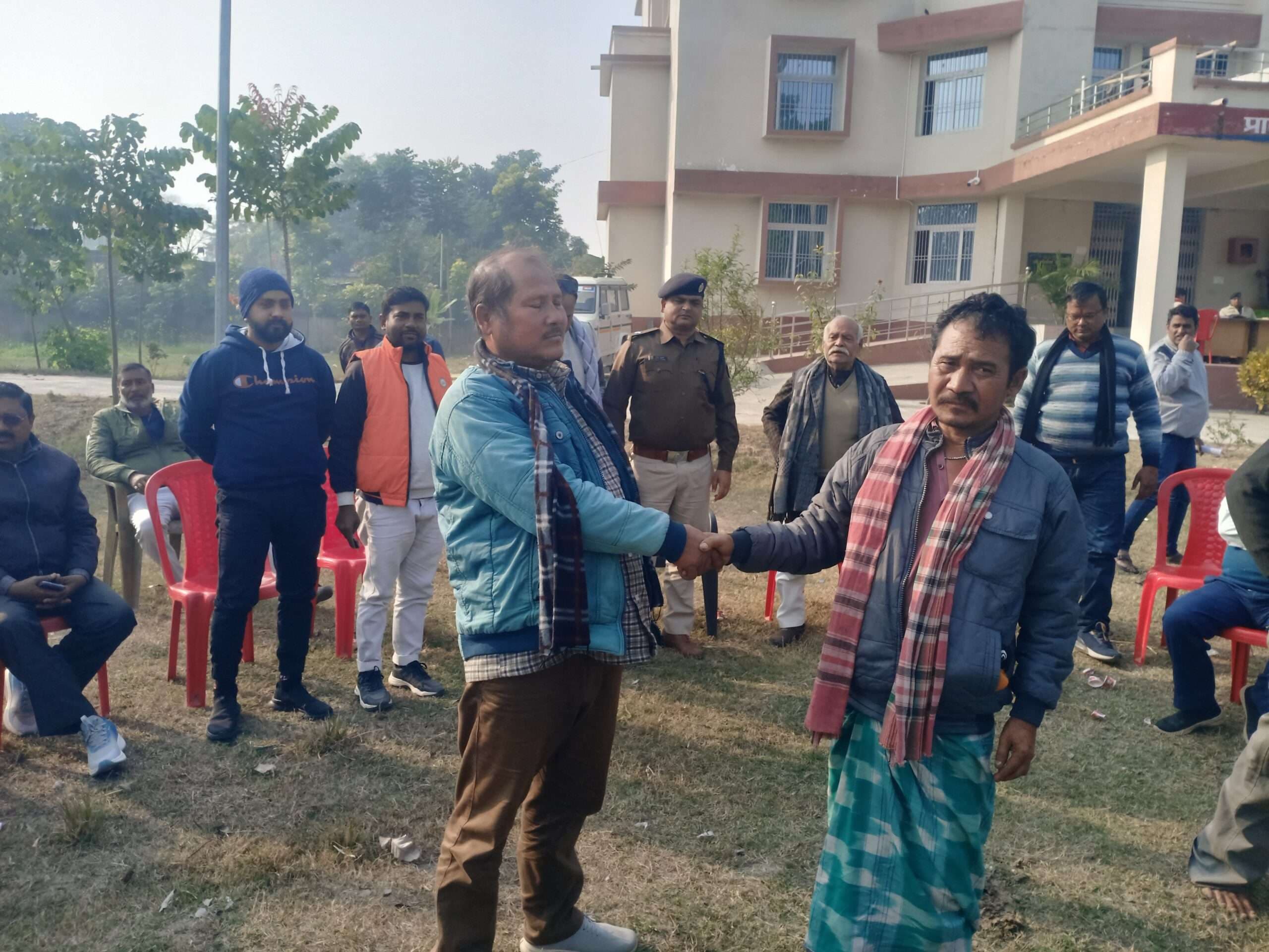 फसल में सिंचाई को ले हुए विवाद सुलझाया गया