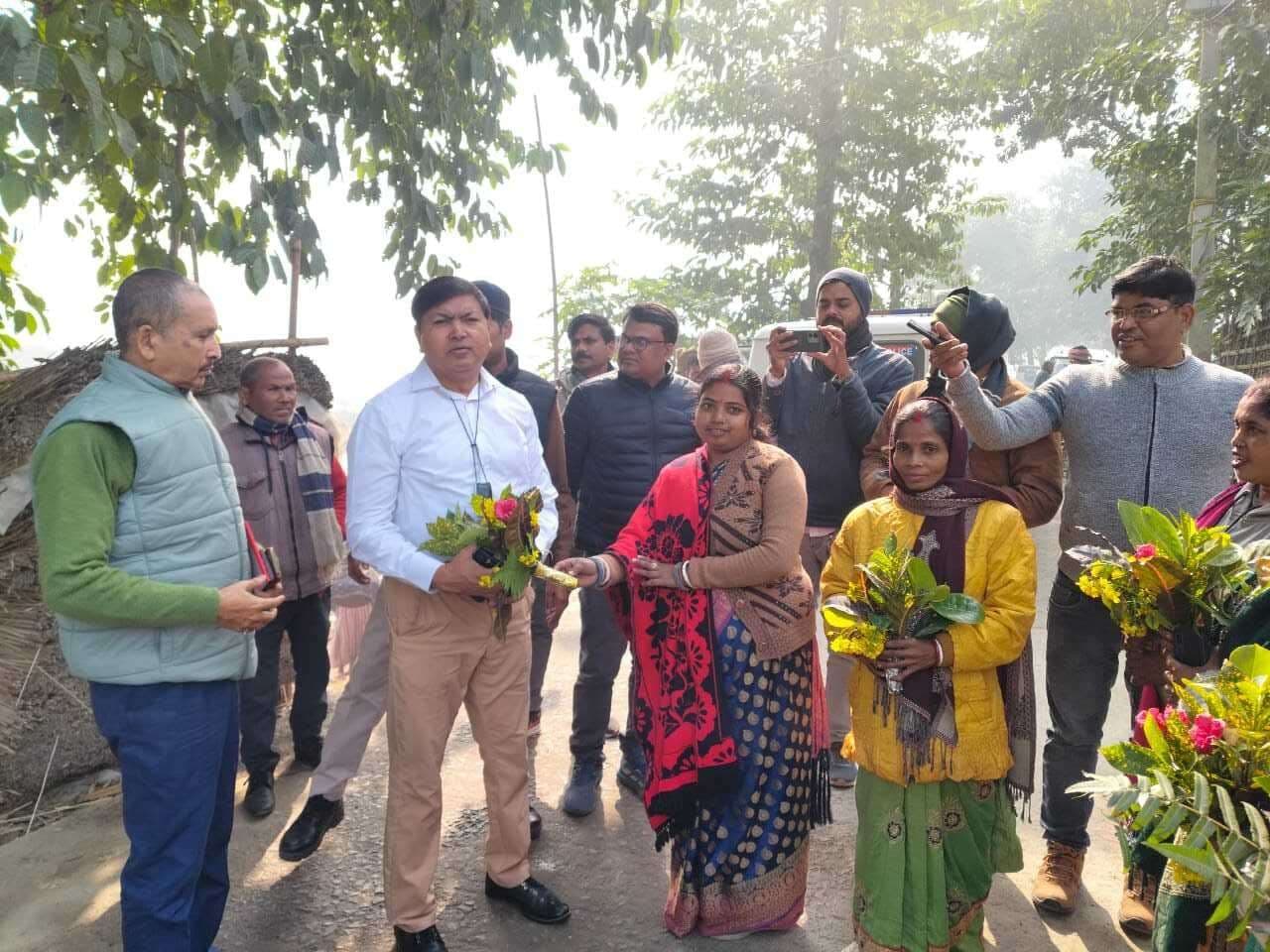 कृषि विभाग के प्रधान सचिव ने प्राणपुर के किसानों की सुनीं समस्याएं