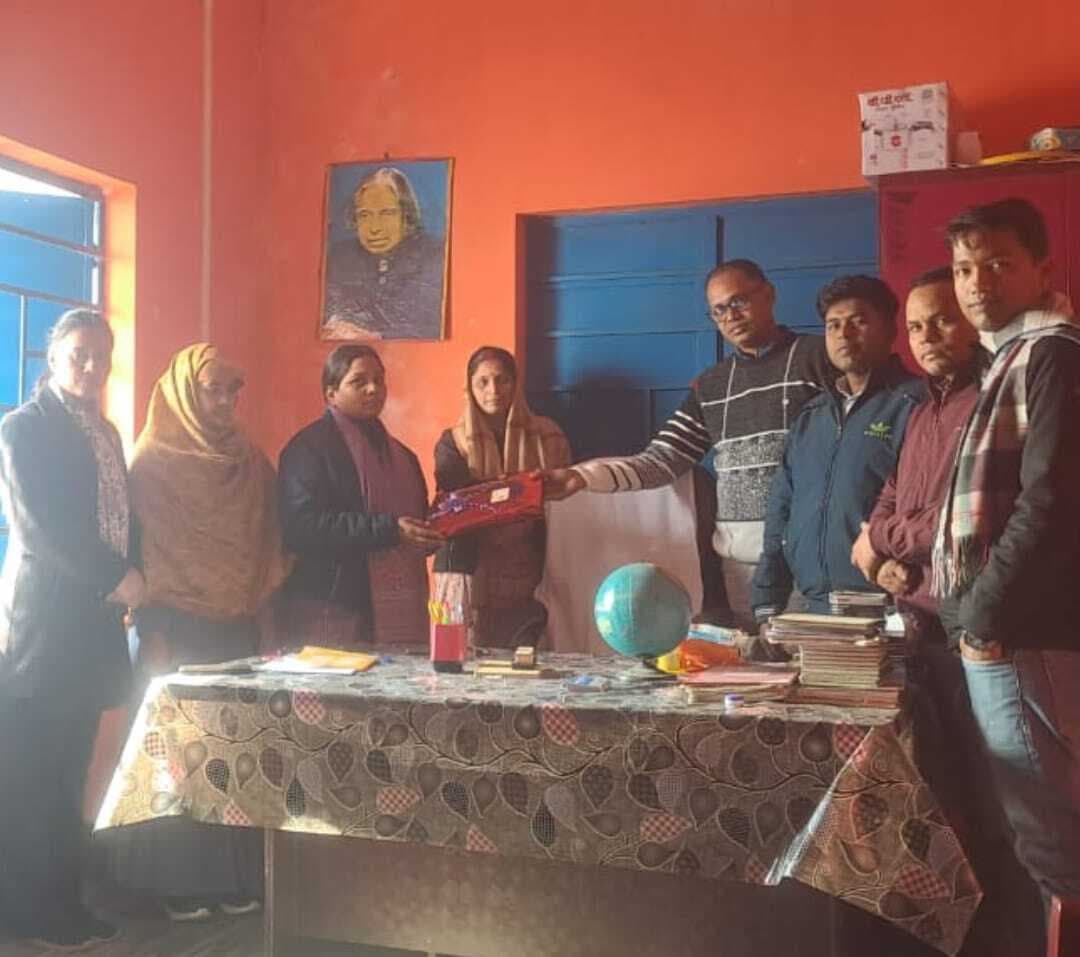 शिक्षिका के तबादले पर विदाई समारोह का आयोजन