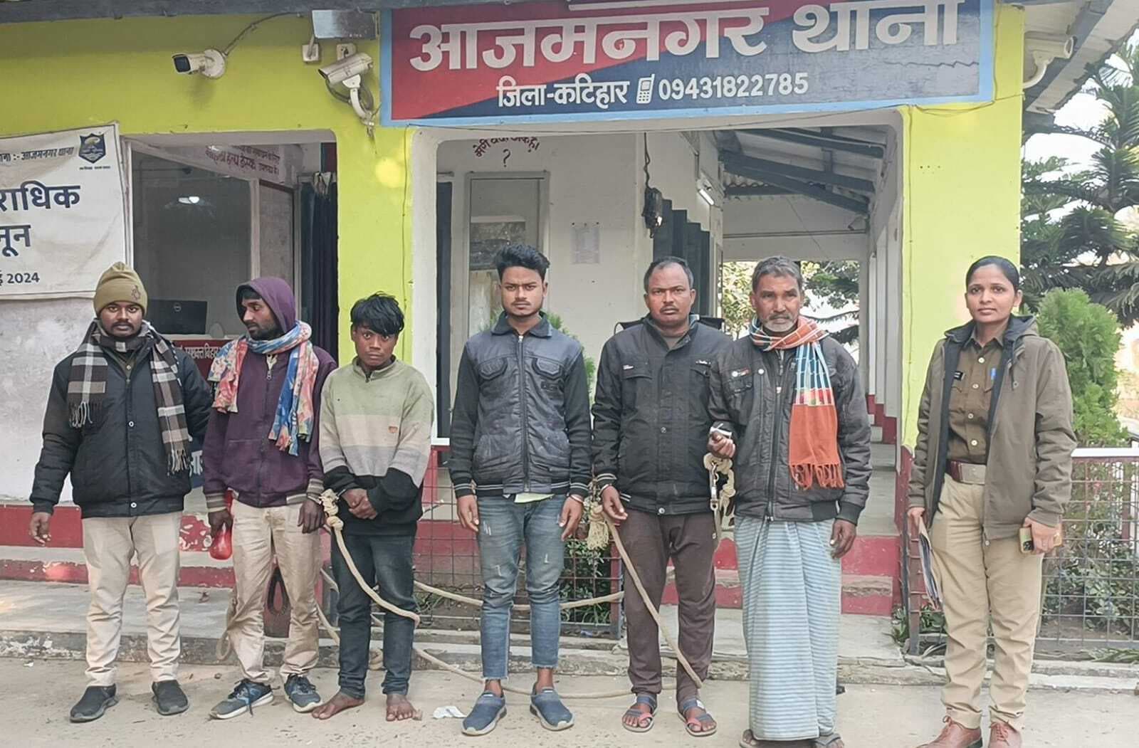 हंगामा करते पांच शराबियों को आजमनगर पुलिस ने किया गिरफ्तार