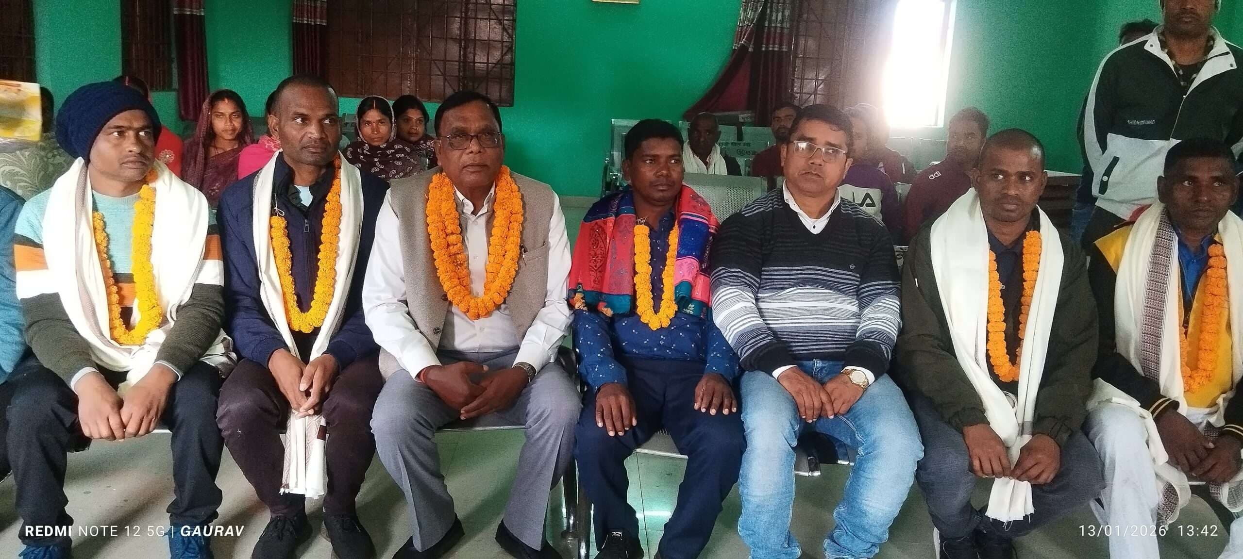 Giridih News : नाइजर से लौटे प्रवासी मजदूरों का दोंदलो में अभिनंदन