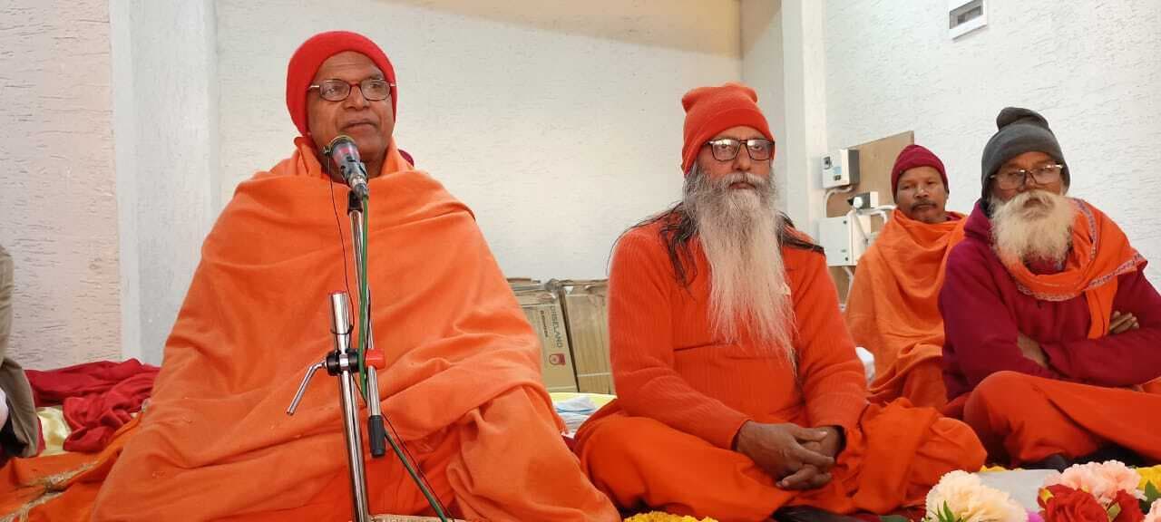 सत्संग से अज्ञानता का अंधकार हटता हैः स्वामी प्रमोद जी महाराज