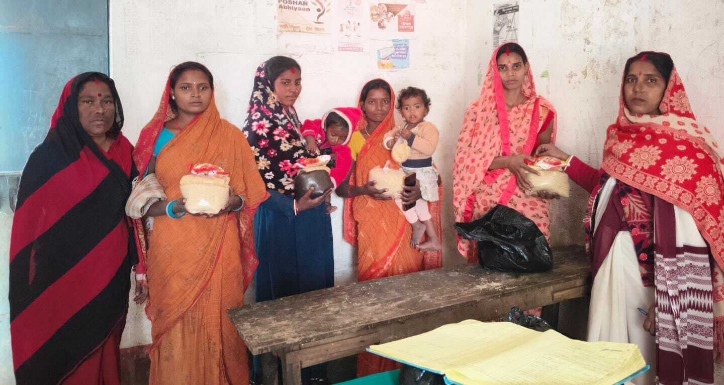 आंगनबाड़ी केंद्र में टीएचआर का हुआ वितरण