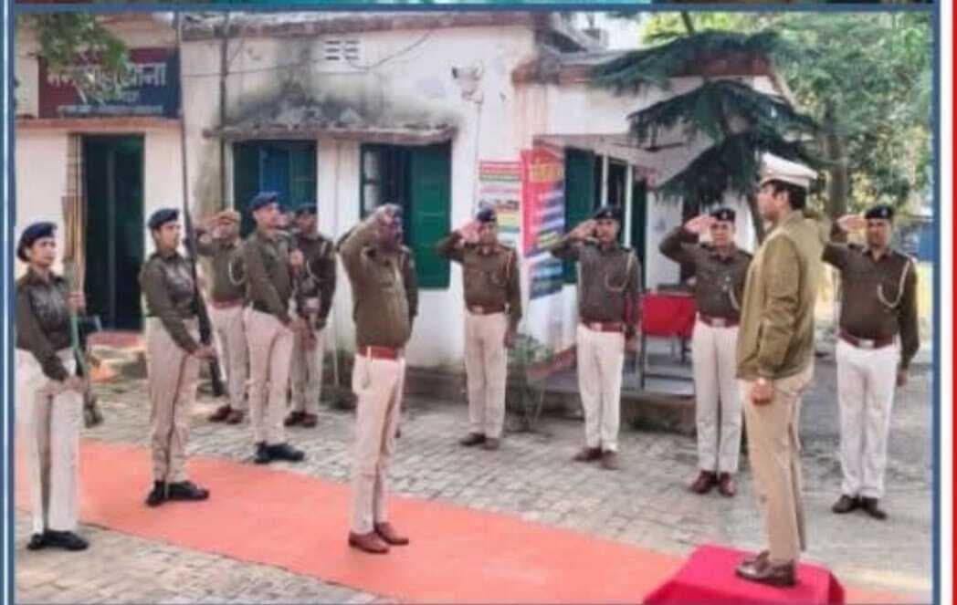 एसपी ने मनसाही थाना का किया निरीक्षण, संध्या गश्ती बढ़ाने का निर्देश