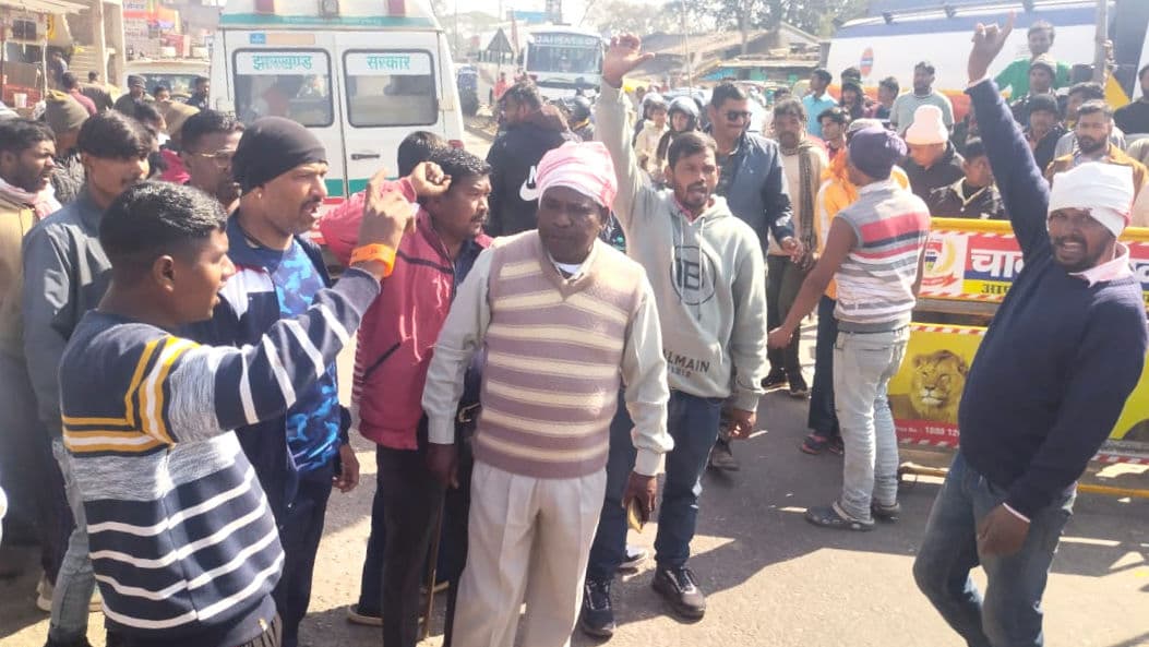 बीजुपाड़ा चौक पर एनएच-75 चार घंटे जाम
