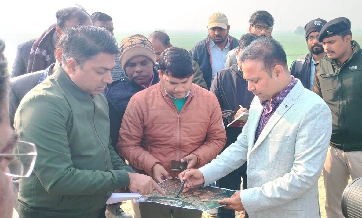 Bhagalpur news ग्रीनफील्ड एयरपोर्ट व बड़ी परियोजनाओं का डीएम ने किया निरीक्षण