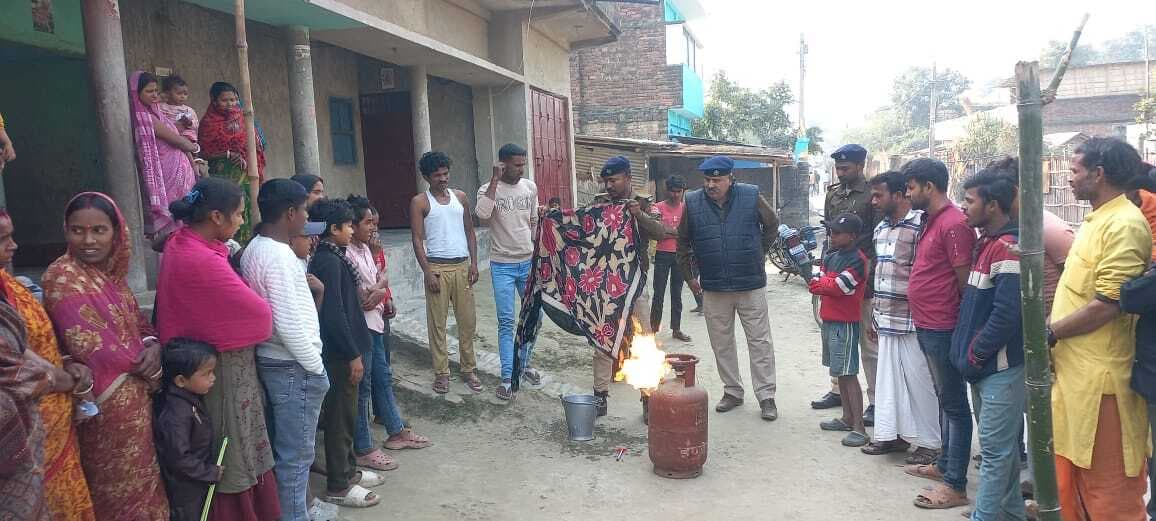 आमलोगों को आग से बचाव की दी जानकारी