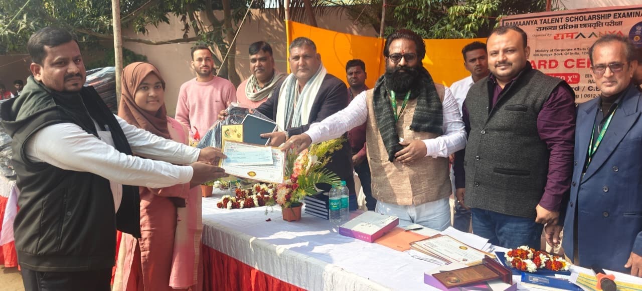 प्रतिभा छात्रवृत्ति परीक्षा में सफल छात्रों को किया सम्मानित