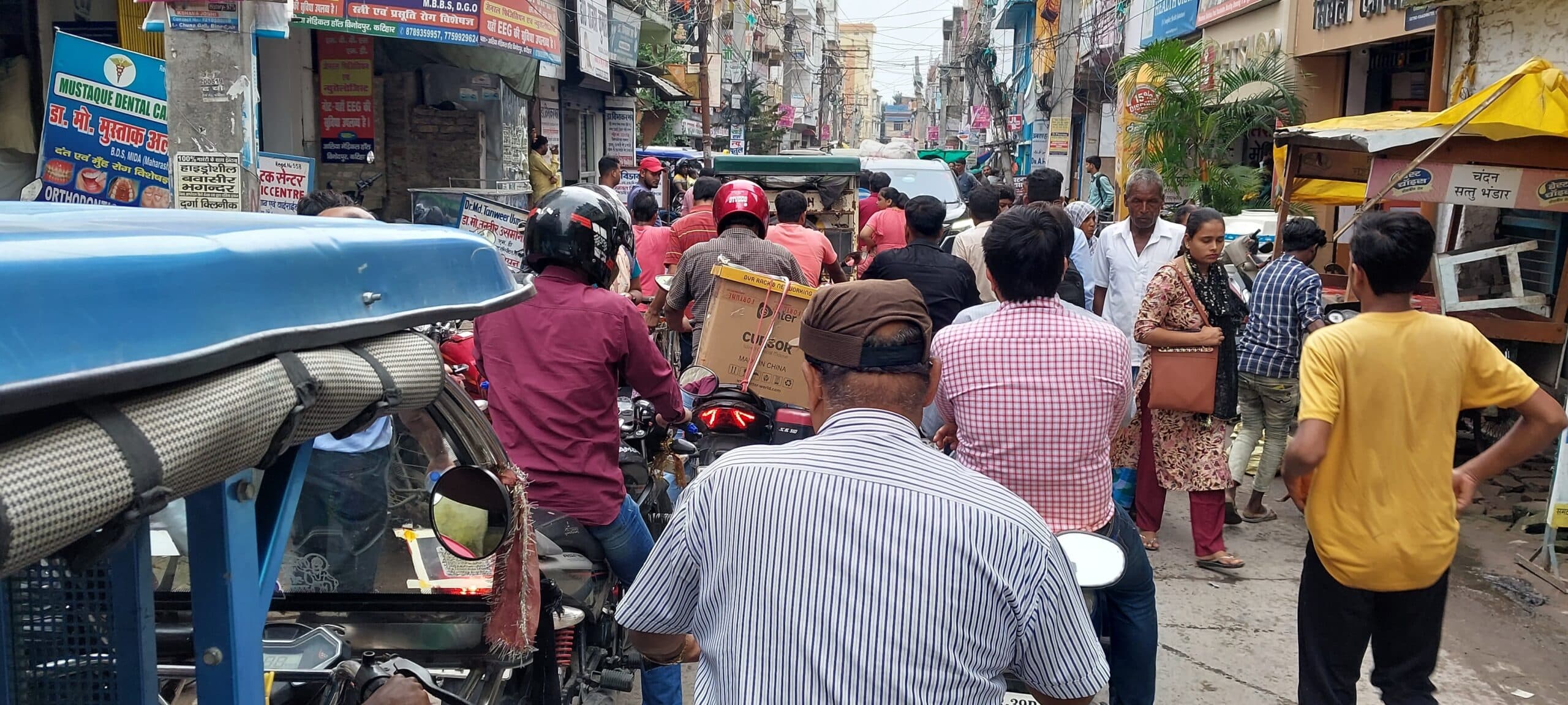 पूरे दिन जाम से जूझते रहे लोग, शहर में वाहनों का बढ़ा था दवाब