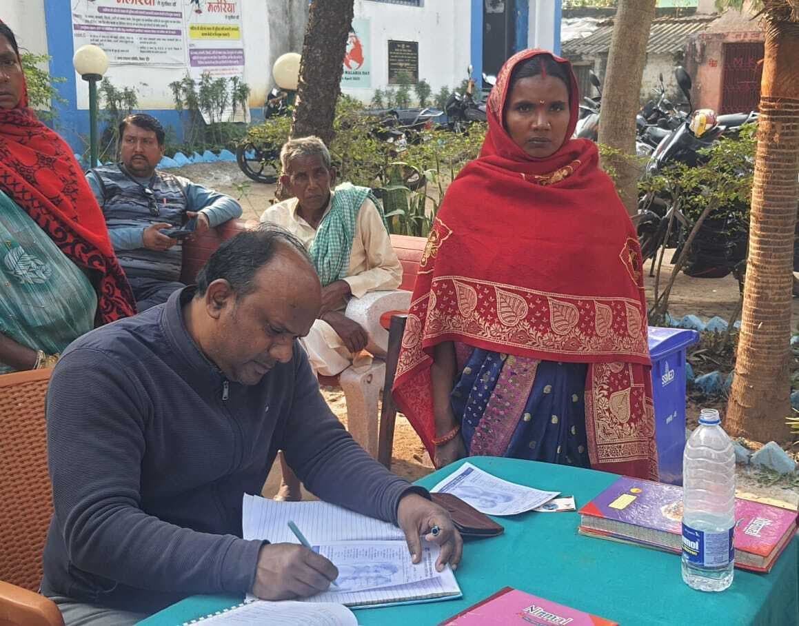 पारिवारिक विवाद में चचेरे ससुर ने महिला के साथ की मारपीट