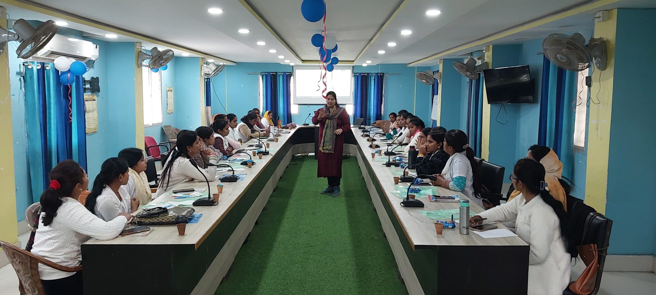 एएनएम को टीकाकरण की तकनीकी जानकारी दी