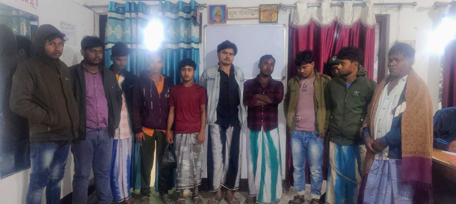 बलिया बेलौन पुलिस ने 10 शराबियों को किया गिरफ्तार