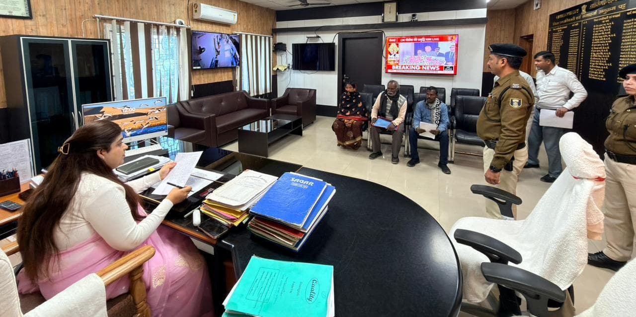 सरकारी कार्यालयों में जनता दरबार का शुभारंभ, समस्याओं को दूर करने का प्रयास