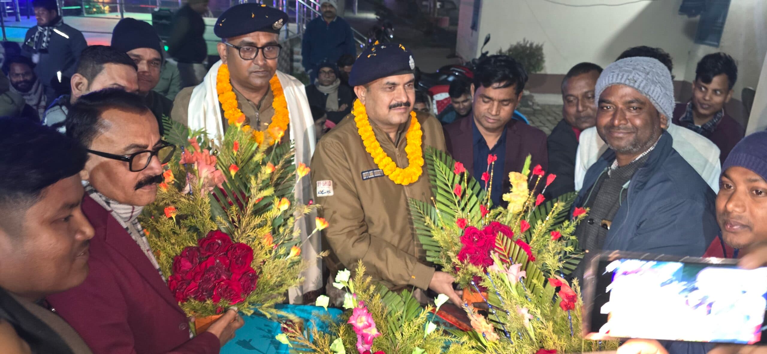 सम्मान समारोह में भावुक हुए थाना अध्यक्ष व ग्रामीण