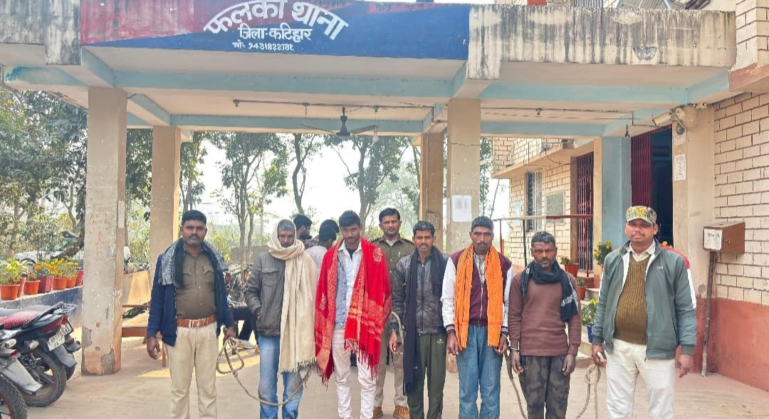 फलका पुलिस ने अलग-अलग स्थानों से पांच शराबियों को किया गिरफ्तार