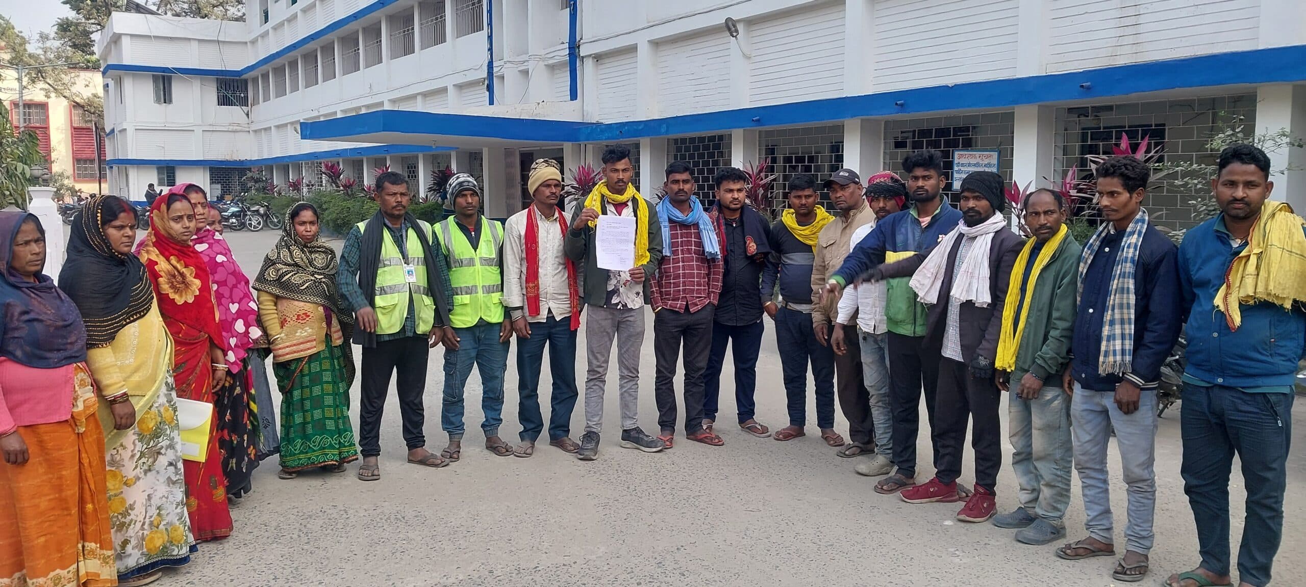 कुरसेला नपं सफाईकर्मियों ने न्यूनतम मजदूरी, भविष्य निधि में अनियमितता का लगाया आरोप