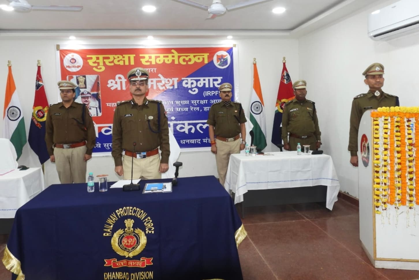 Dhanbad News: बल के बदलते स्वरूप के साथ नयी तकनीक से रहें अवगत