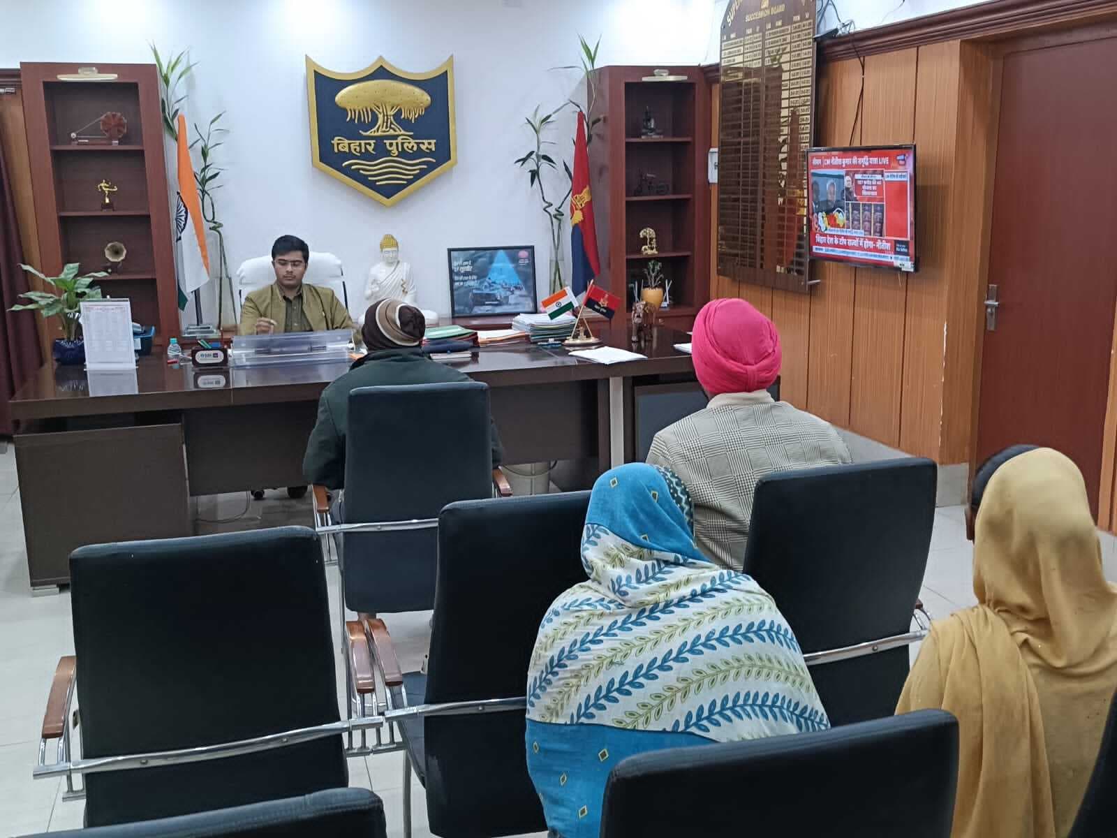 एसपी ने लोगों की सुनीं समस्याएं, पदाधिकारी को दिया निर्देश