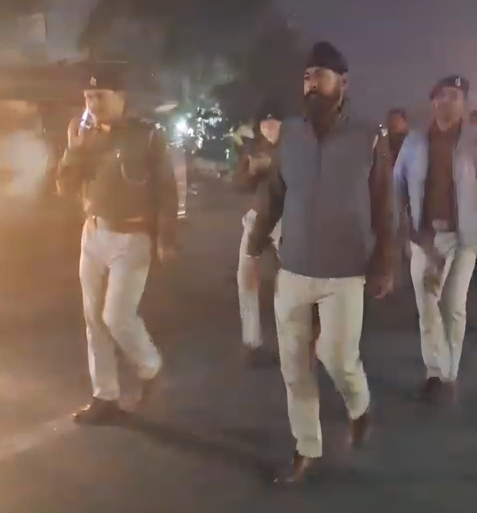 कुरसेला पुलिस ने निकाला फ्लैग मार्च