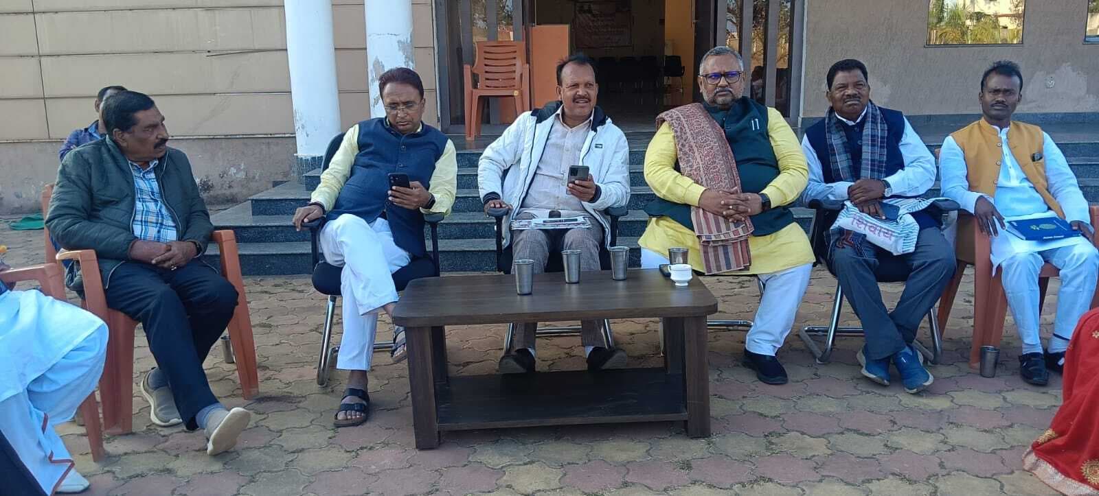 नगर पंचायत चुनाव के लिए कार्यकर्ता एकजुट रहें