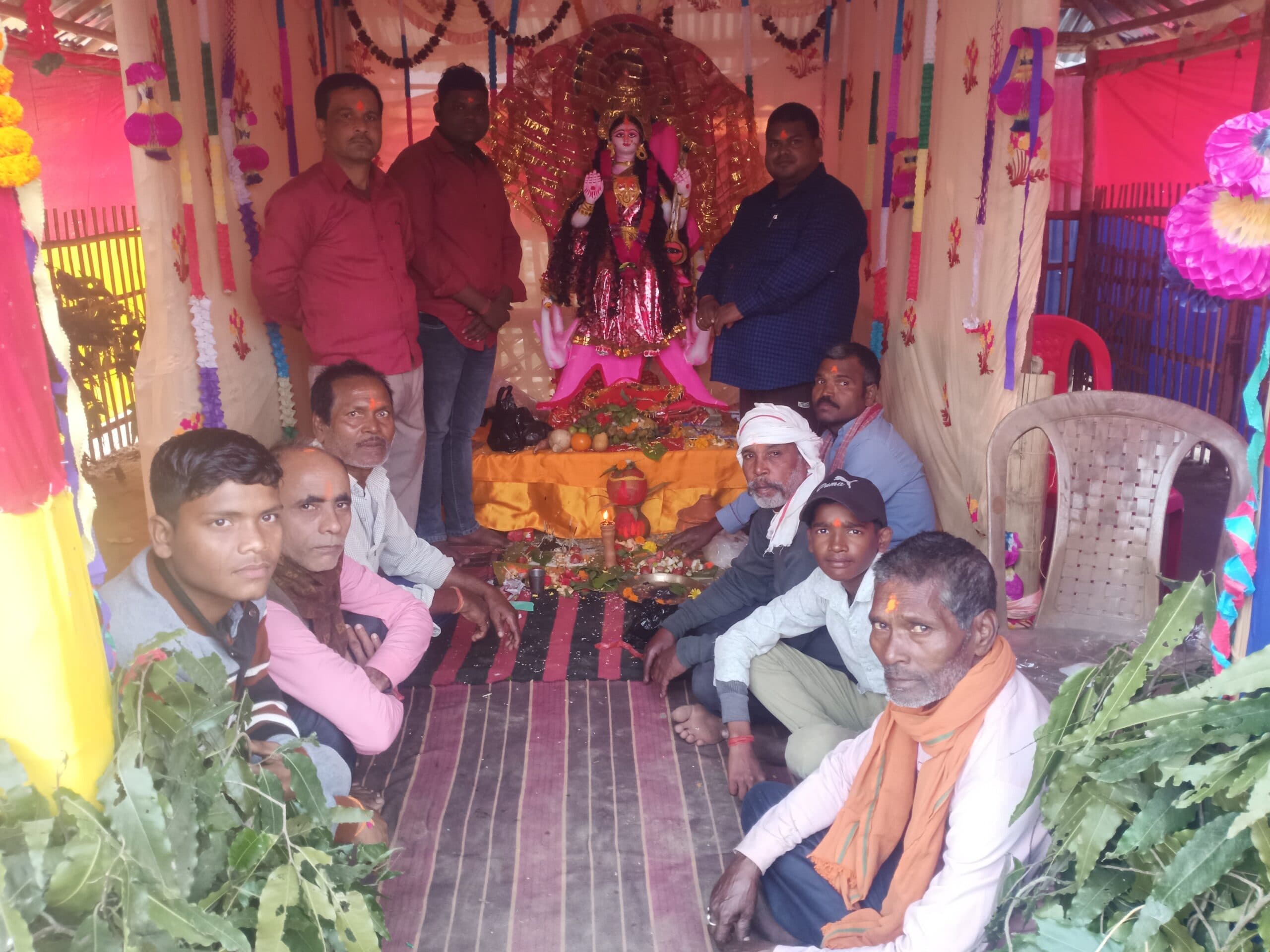 मां सरस्वती की पूजा अर्चना धूमधाम से की