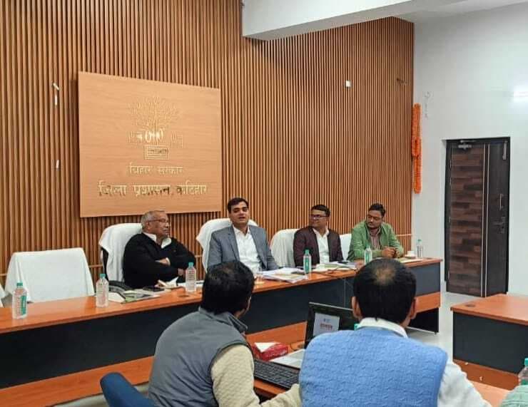 उर्वरक प्रतिष्ठानों का महीना में एक बार जरूर करें निरीक्षण : डीएम