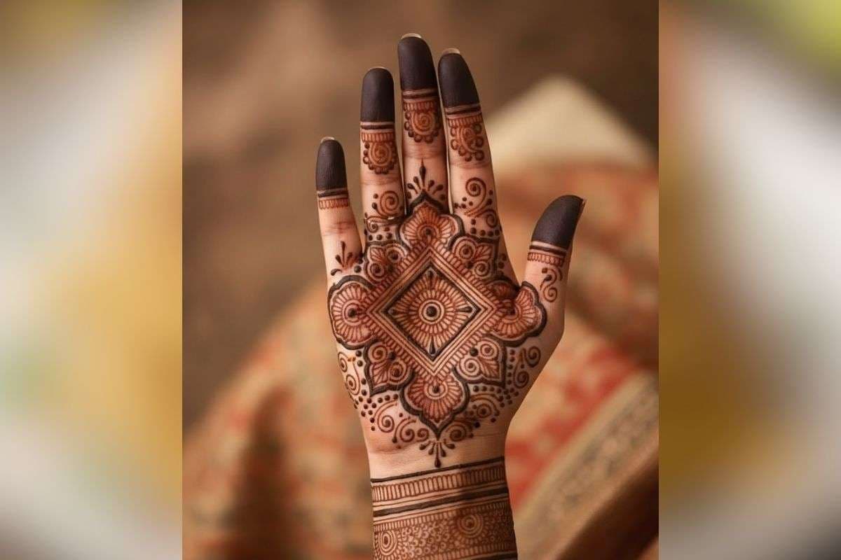 front hand square mehndi