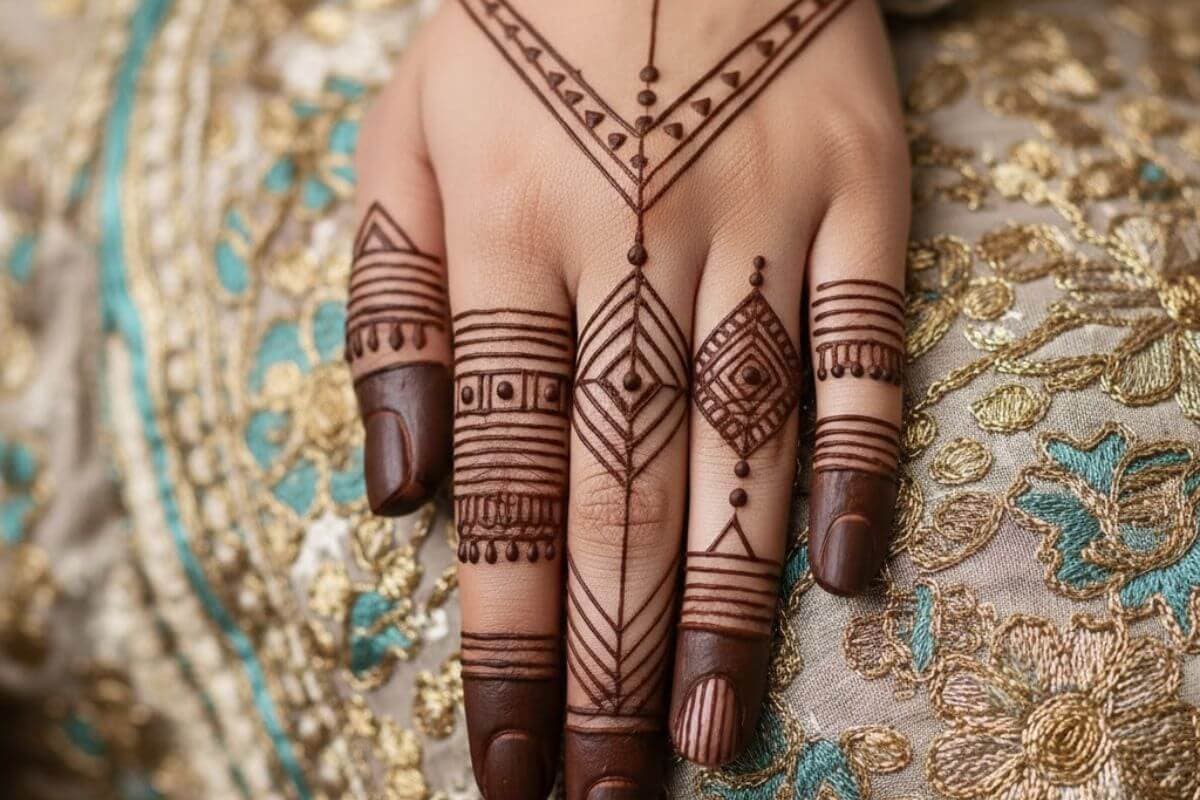 geometric finger mehndi